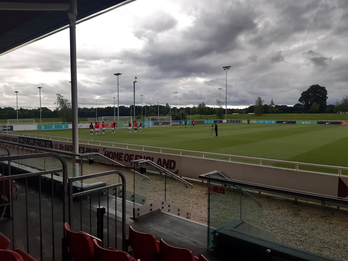 johanrigaud's tweet photo. Les Rennais à l'échauffement sur le terrain Bobby Charlton à Saint-George's Park, sous un ciel magnifique #NFFCSRFC https://t.co/giDV4jcQyx