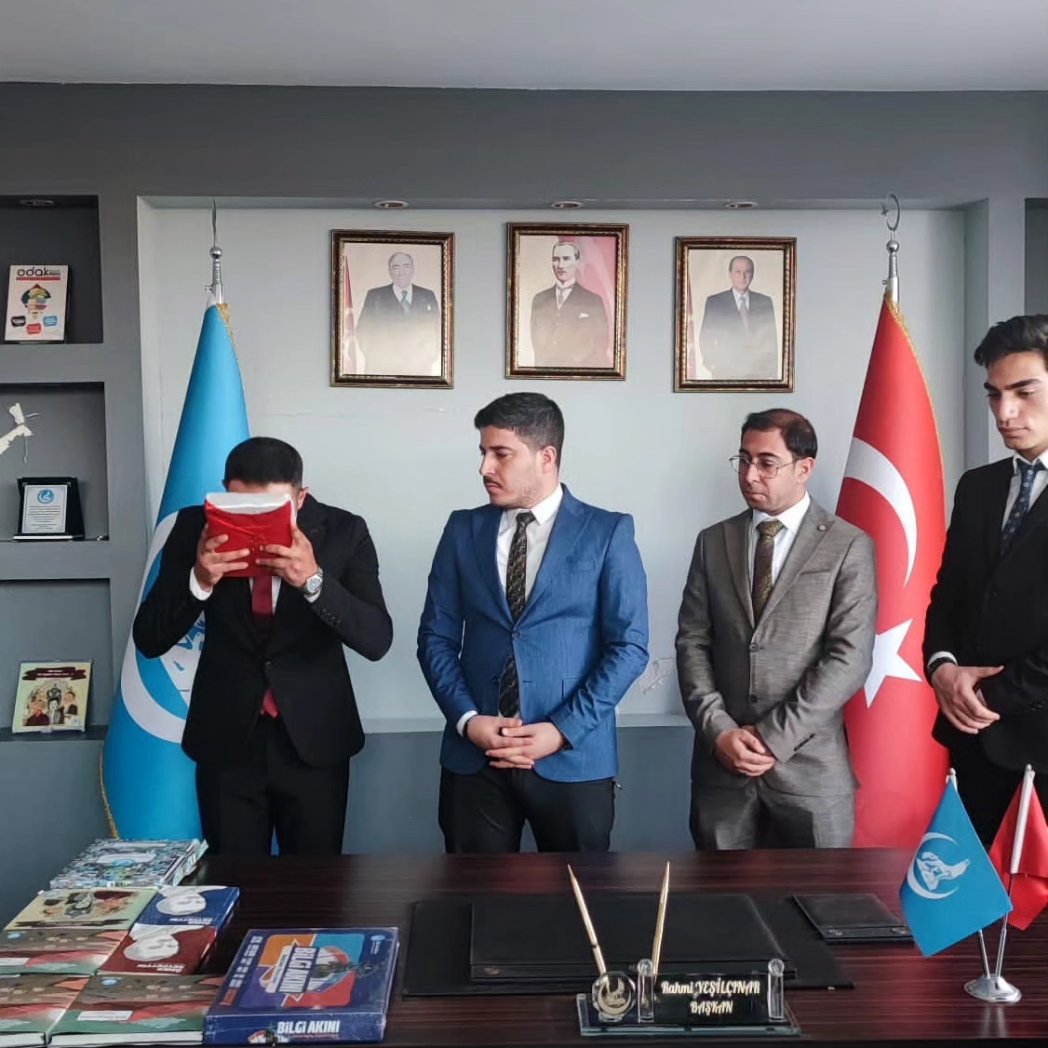 ihakdekan's tweet photo. Ülkü Ocakları Şehitkamil İlçe Ocak Başkanlığına Ali Şakir ÜSTÜNBOSTANCI Atanmıştır. Görevi Devreden Rahmi YEŞİLÇINAR Başkanımıza ve Geçmiş Dönem Tüm  İlçe Başkanlarımıza Emeklerinden Dolayı Teşekkür Ederiz 🇹🇷
@ayyildirim1
@Ulku_Ocaklari
@Gaziantepocak27 https://t.co/aeAbi8h0Oa