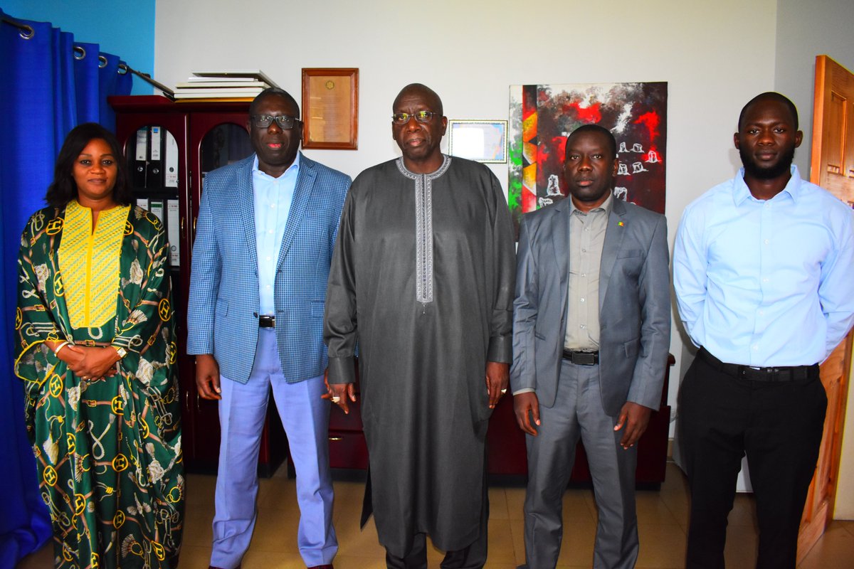 GamChamber's tweet photo. An #MoU signed between the #GCCI🇬🇲 & #CCIAD🇸🇳
at the 3rd Senegalo-Gambia Presidential Council Meeting. The #MoU is aimed at fostering trade promotion, investment, industrialization, and ECOWAS Inter-State Road Transit for the business community of Gambia and Senegal. https://t.co/8AkPNH1eAz