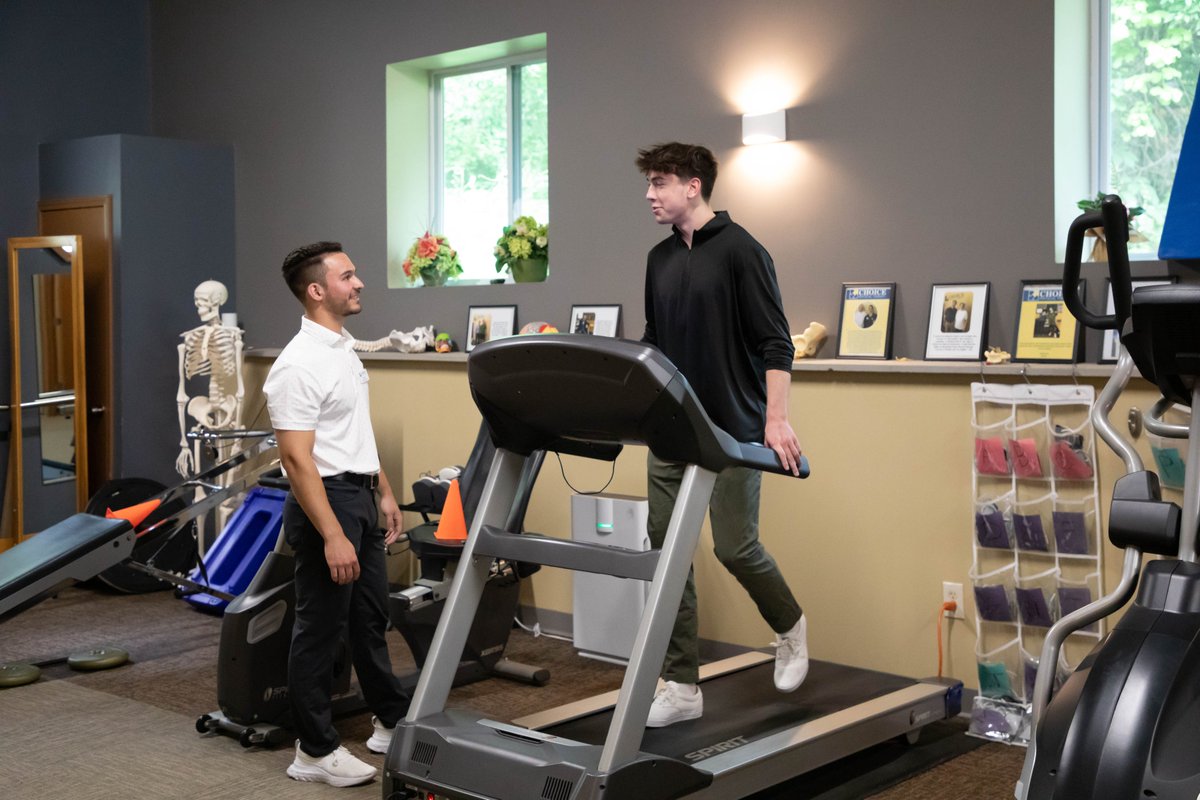 A little bit of summer at Siena! 🪴: Friars build sustainable garden 🌌: Grotto lights up the night sky 🔭: Summer research students stargaze 🏃: Health Studies grad interns at local physical therapy center