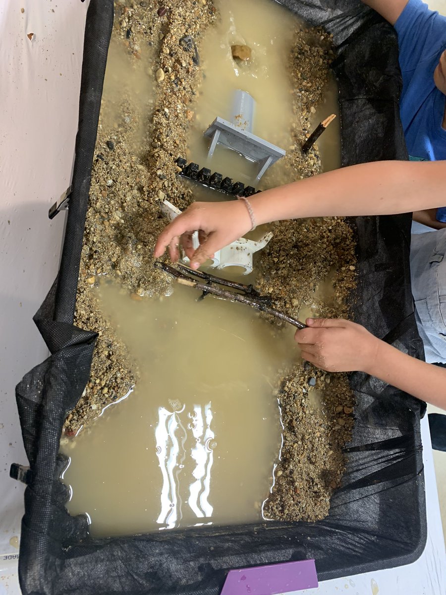 HandsOnSciABE's tweet image. First day at the @IndyStateFair! Have gotten the chance to talk about #EnvironmentalEngineering to a great number of folks. And now stopped for lunch courtesy of the @IndianaPork tent. Loaded pit-tatoes! Come see me this afternoon @PurdueExtension building til 5!