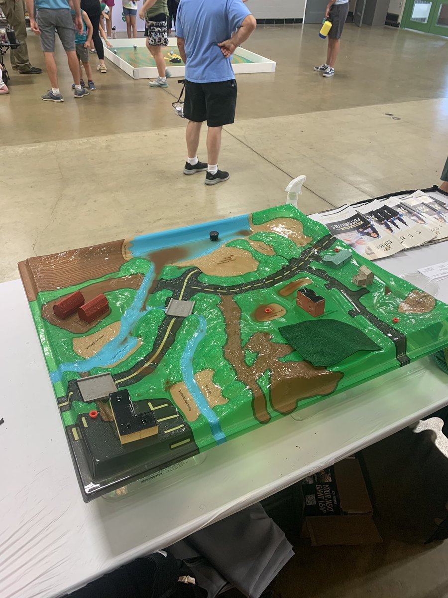 HandsOnSciABE's tweet image. First day at the @IndyStateFair! Have gotten the chance to talk about #EnvironmentalEngineering to a great number of folks. And now stopped for lunch courtesy of the @IndianaPork tent. Loaded pit-tatoes! Come see me this afternoon @PurdueExtension building til 5!