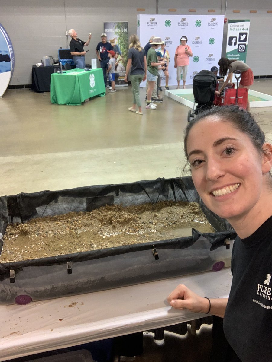 HandsOnSciABE's tweet image. First day at the @IndyStateFair! Have gotten the chance to talk about #EnvironmentalEngineering to a great number of folks. And now stopped for lunch courtesy of the @IndianaPork tent. Loaded pit-tatoes! Come see me this afternoon @PurdueExtension building til 5!