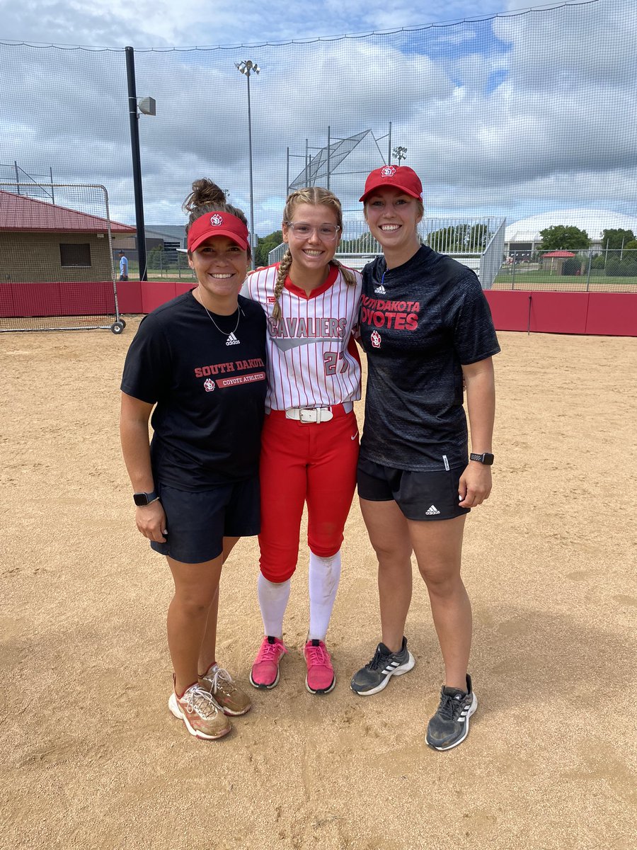 graceanne27ryan's tweet photo. Thank you to all the USD coaches and players for hosting an awesome camp!
@SDCoyotesSB
#usdsoftball #uncommitted #recruit https://t.co/8UuXg2YhY8