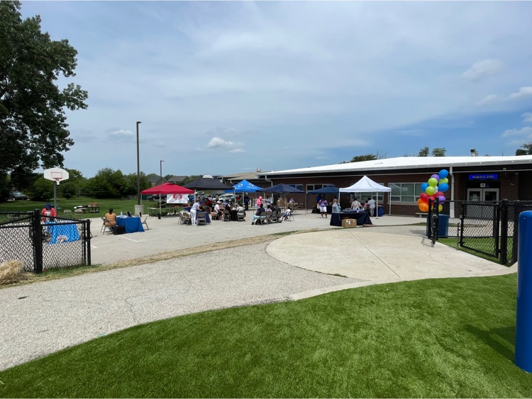BRCCSD180's tweet photo. Come check out our first annual community Farmers Market today until 3:00pm at Anne M Jeans back lot! https://t.co/HIGDk9RciK
