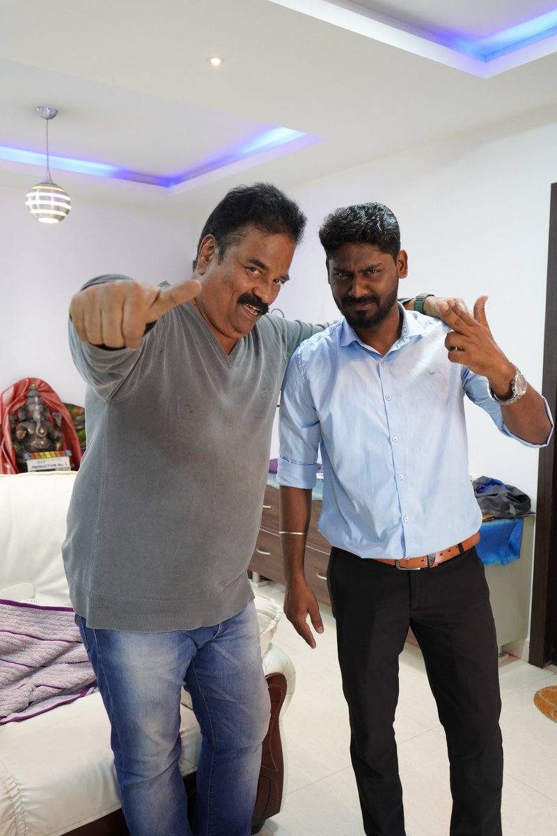 Dedededededededeiiiiii😁
.
.
.
With Fefsi Vijayan Master 🔥
#DDReturns
#Santhanam #FefsiVijayan 
youtu.be/iRV01MrVxUo