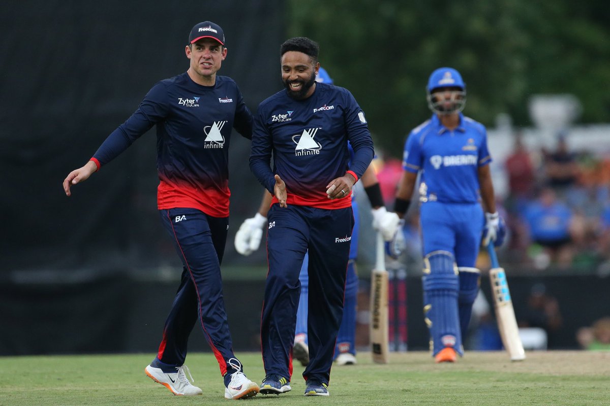 Washington Freedom! Bowling can still be fun 😜😂😏. <a href="/Mozzie21/">Moises Henriques</a> , “skip, how about a slow Grenade outside the off pole???” 😂