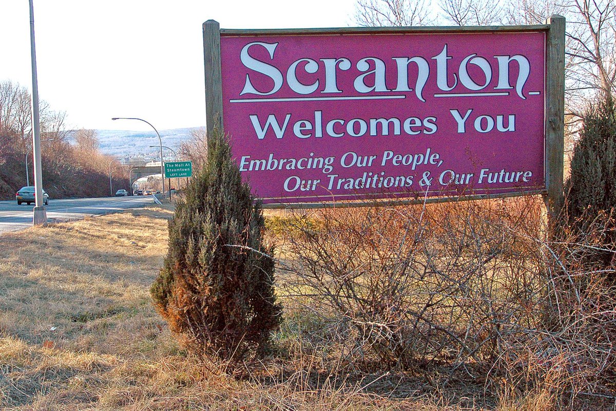 KateFlannery's tweet photo. Scranton! I’m coming your way Aug 12th for the @swbrailriders game! I’m throwing out the first pitch. I’ll sign your cast. I’ll drink your beer. We’ll get a pic. It’s gonna be great.  Hope it’s magical! #thatswhatshesaid #Scranton #drinkatwork  #theofficepartygirl @swbrailriders https://t.co/1YiNfmPyIg