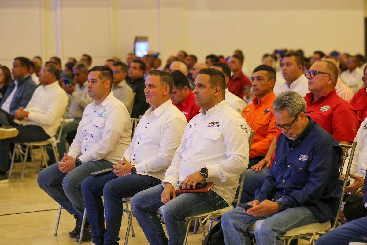 NestorLReverol's tweet photo. Iniciamos el 1er.Encuentro Técnico Científico Popular para el Rescate, Conservación y Desarrollo Sostenible del Lago de Maracaibo, con la participación protagónica de más de 300 actores del quehacer científico, político y social del país, especialmente de la región zuliana. https://t.co/HLyjiZQhhS