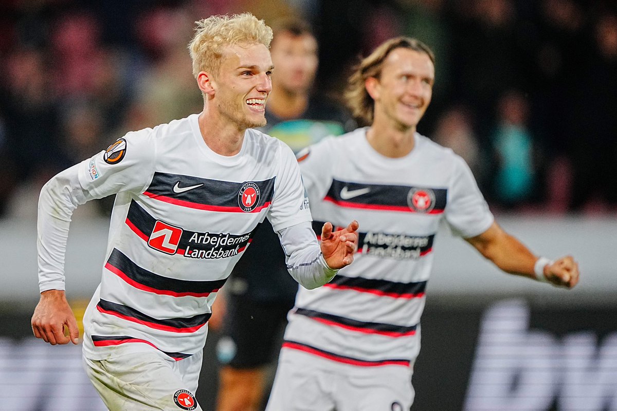 Lazio are finalising Gustav Isaksen deal as the details are being discussed with Midtjylland, it will take some days to get it sealed ⚪️🔵🇩🇰 #Lazio

Isaksen has already accepted, talks will continue between clubs to sign as soon as possible.
