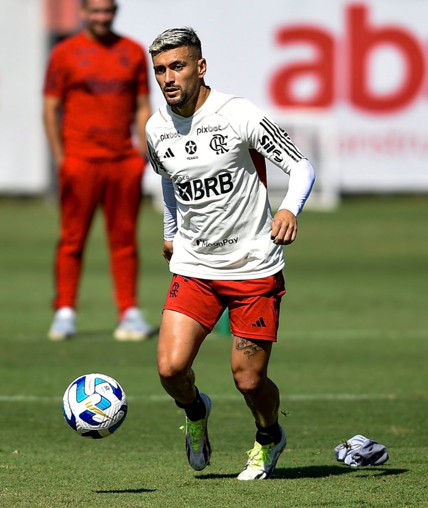 Flamengo_es's tweet photo. 🧠🔜 @Libertadores https://t.co/JuTgaCKbhp