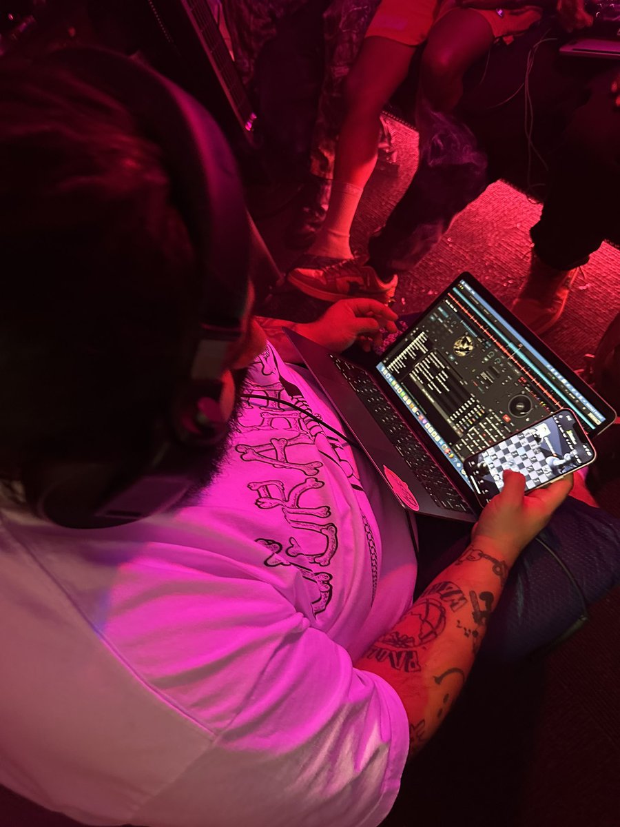 BiGGAVEL tweet media