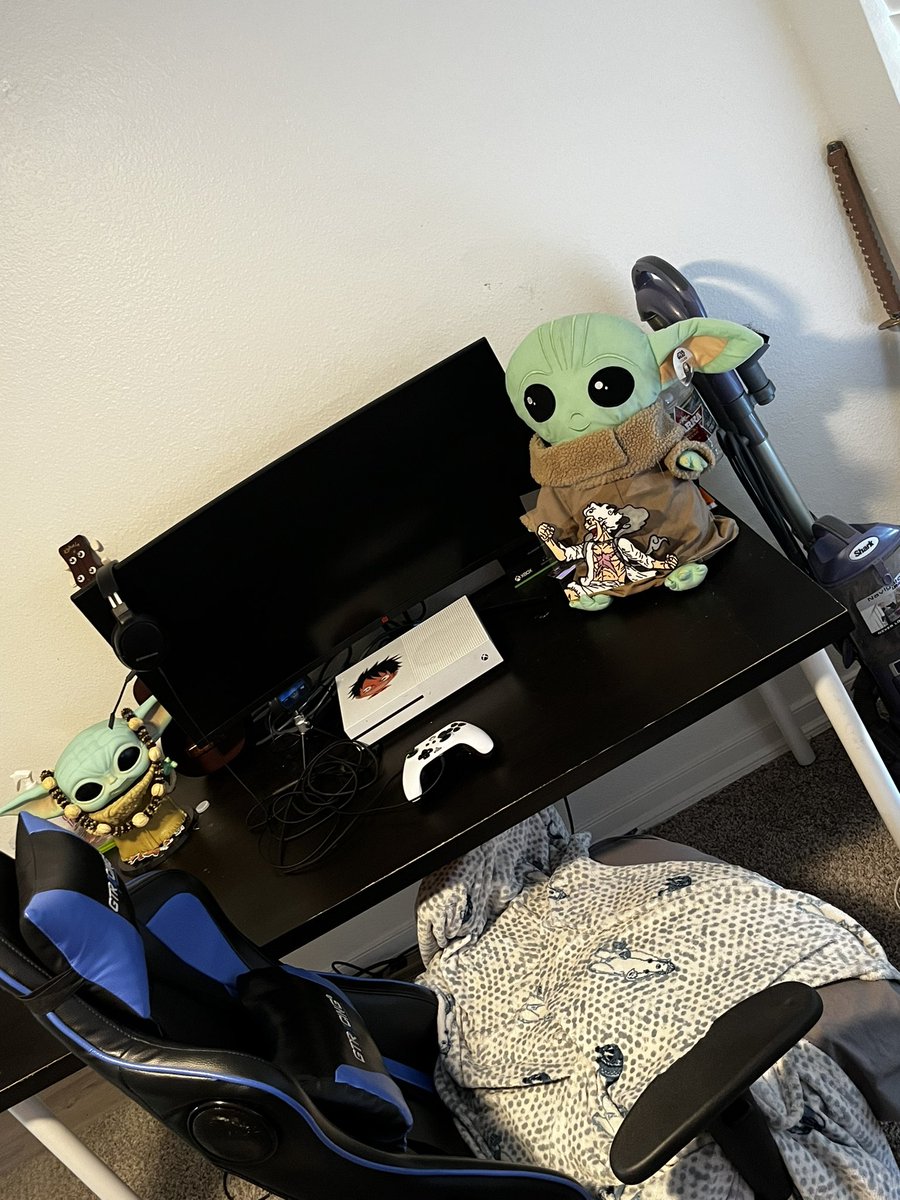 ctui_52's tweet photo. @NoisyButters Grogu and his brother enjoy watching me play every night 😏 https://t.co/AAzur0qdJJ
