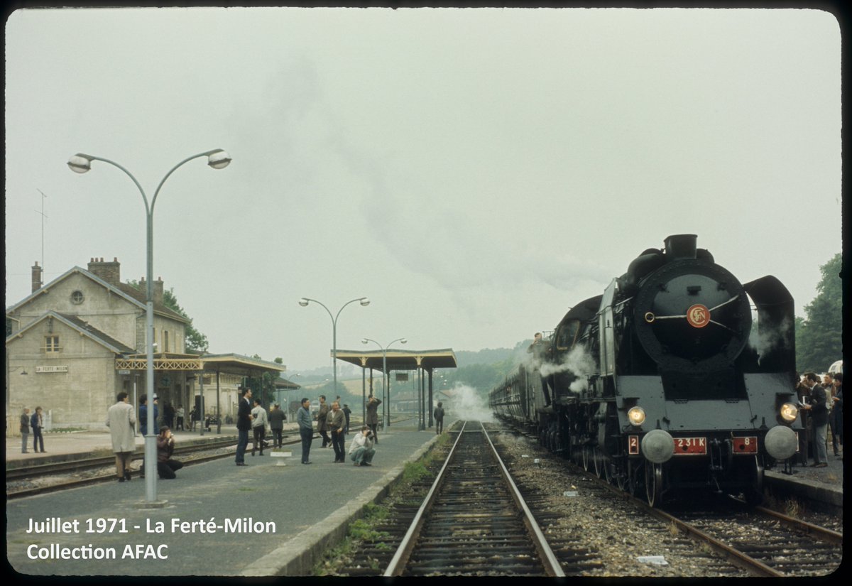 mfpn_trains's tweet photo. Archive de la 231.K.8 en juillet 1971 avec la FACS.
Parti de gare de l'Est, le train #vapeur s'arrête à La Ferté-Milon. Il passe à Reims, Laon, Soissons jusqu’à Paris Nord. Un itinéraire en boucle insolite.
En 1984 le #MFPN se verra confié l'entretien de la #231K8.
📷coll. AFAC https://t.co/PDbHRR2jjS