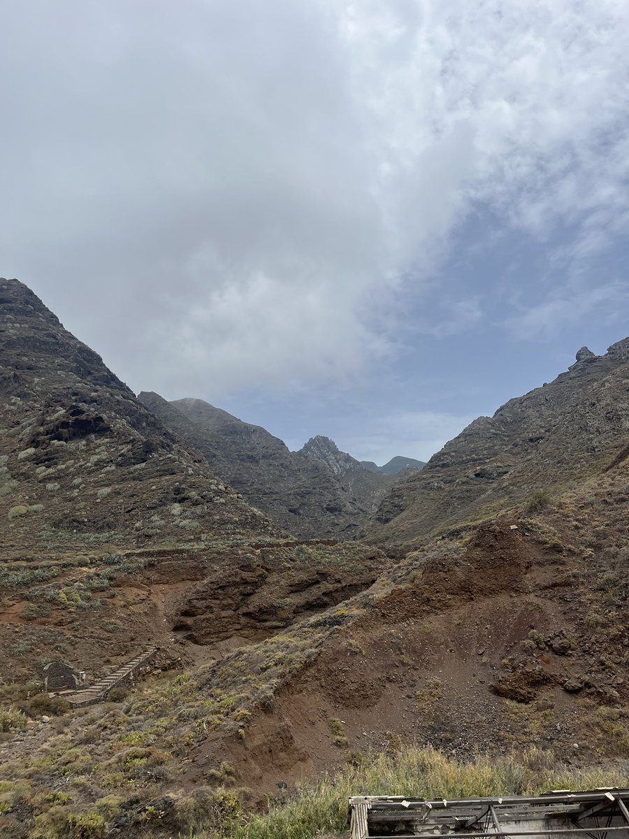 Indie_Tal's tweet photo. This morning I departed Tenerife to return to the US. 

I want to thank @GeoIntern for the amazing opportunities they provided and for the new family I have of geographers, geologists, and overall brilliant minded people. 

#Geology #WomenInSTEM #Tenerife https://t.co/qbdfl2SPDS