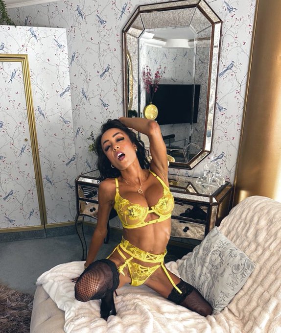 💛 in my standard attire!! 🍑#SexyLingerie for every day of the week!! COMING SOON 🚨  https://t.co/ElfEqsi4Yg CUM<a href="/tag/sexylingerie"class="tags">#SexyLingerie</a>