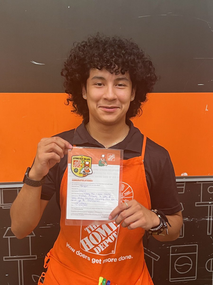 Recognition Roll Call 👏🎈🎊💯👍Service Desk / Order Pullers always doing the right thing and taking care of customers! #Recognition