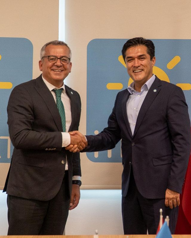 Yusuf Polat ve saz arkadaşları cumartesi Erzincan'da büyük gün var belediye başkanı adayiymis ya topla 5 otobüs görelim seni genel başkanını karşıla tabiki öyle bir yürek varsa sende <a href="/emirsarigul/">Emir Sarıgül 🇹🇷</a> <a href="/M_Sarigul/">Mustafa Sarıgül</a> <a href="/kilicdarogluk/">Kemal Kılıçdaroğlu</a> <a href="/gamzeilgezdi/">Dr. Gamze Akkuş İlgezdi</a> <a href="/oguzksalici/">Oğuz Kaan Salıcı</a> <a href="/alimahir/">Ali Mahir Başarır</a>