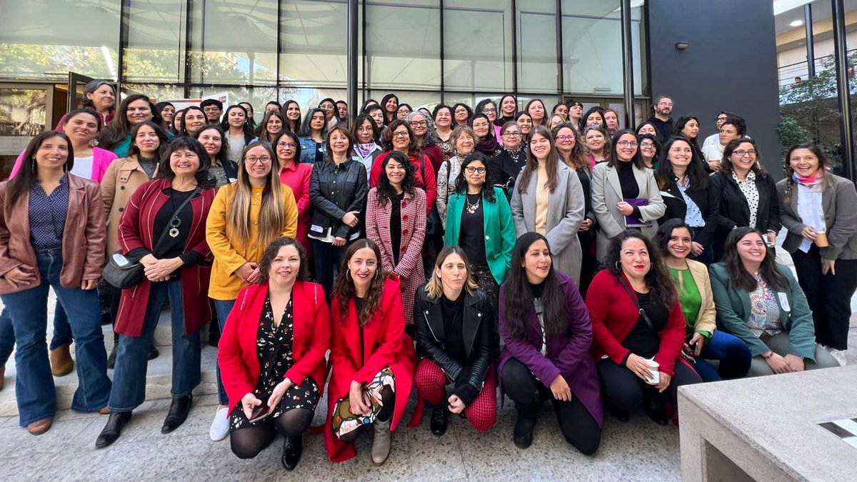cgainza's tweet photo. ¡Gran encuentro nacional para una #CienciaConTodas! 💜

En la @AutonomadeChile 📍 como @Min_Ciencia encabezamos un diálogo con más de 23 equipos de los InES Género de universidades públicas y privadas, para avanzar en equidad de género en las distintas áreas del conocimiento 👏👏 https://t.co/GVAwrLYQxZ