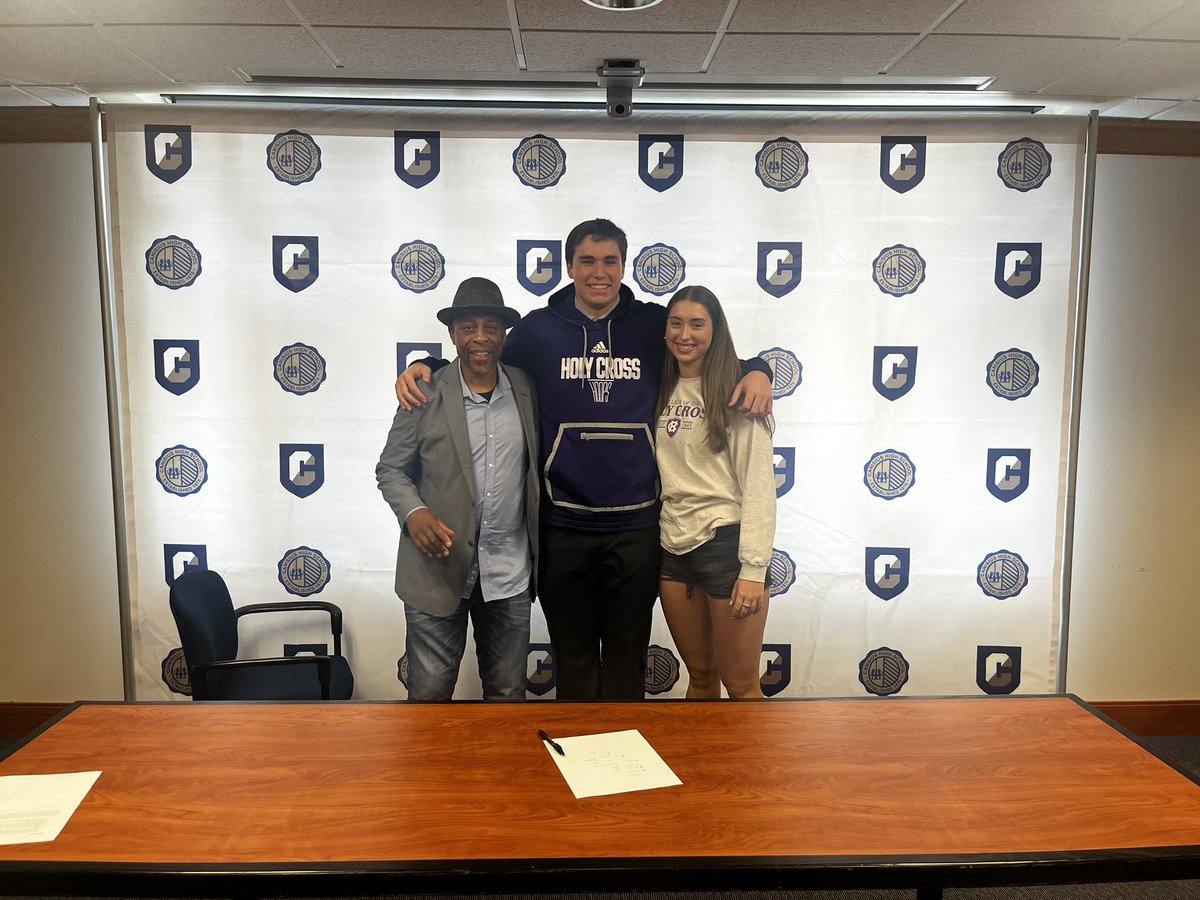 NEBC Basketball 👀 (@nebcbasketball_) on Twitter photo It’s awesome to see one of our local athletes like <a href="/declanryan05/">Declan Ryan</a> who’s signing to play <a href="/HCrossMBB/">Holy Cross Men's Basketball</a> to acknowledge <a href="/CanisiusHS/">Canisius High School</a> as an important contributor to his success in basketball and academics. Along, with his supportive family. Especially, his parents Bob and Karin Ryan. 🏀🔥 It’s awesome to see one of our local athletes like <a href="/declanryan05/">Declan Ryan</a> who’s signing to play <a href="/HCrossMBB/">Holy Cross Men's Basketball</a> to acknowledge <a href="/CanisiusHS/">Canisius High School</a> as an important contributor to his success in basketball and academics. Along, with his supportive family. Especially, his parents Bob and Karin Ryan. 🏀🔥