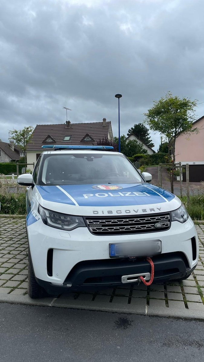 RaidAventureRAO's tweet photo. [#MondialityPolice] Le plus grand rassemblement de #voitures de #police françaises et étrangères c'est à #HautevilleSurMer (50), ce mercredi et ce jeudi !

Ils sont venus d'#Italie, d'#Allemagne, du #Luxembourg et de bien d'autres pays !

Sans oublier l'#Alpine de la @Gendarmerie ou encore les véhicules d'intervention des groupes d'intervention de la @PoliceNationale comme le #RAID ou la #BRI ! 

Vous pouvez venir à la rencontre des #policiers  encore ce jeudi de 9h à 18h!

L'entrée est totalement gratuite !

Avec le soutien de @MutuelleMGP @LuxantGroup #SIRAC @GK_Professional @maxi_avenue
