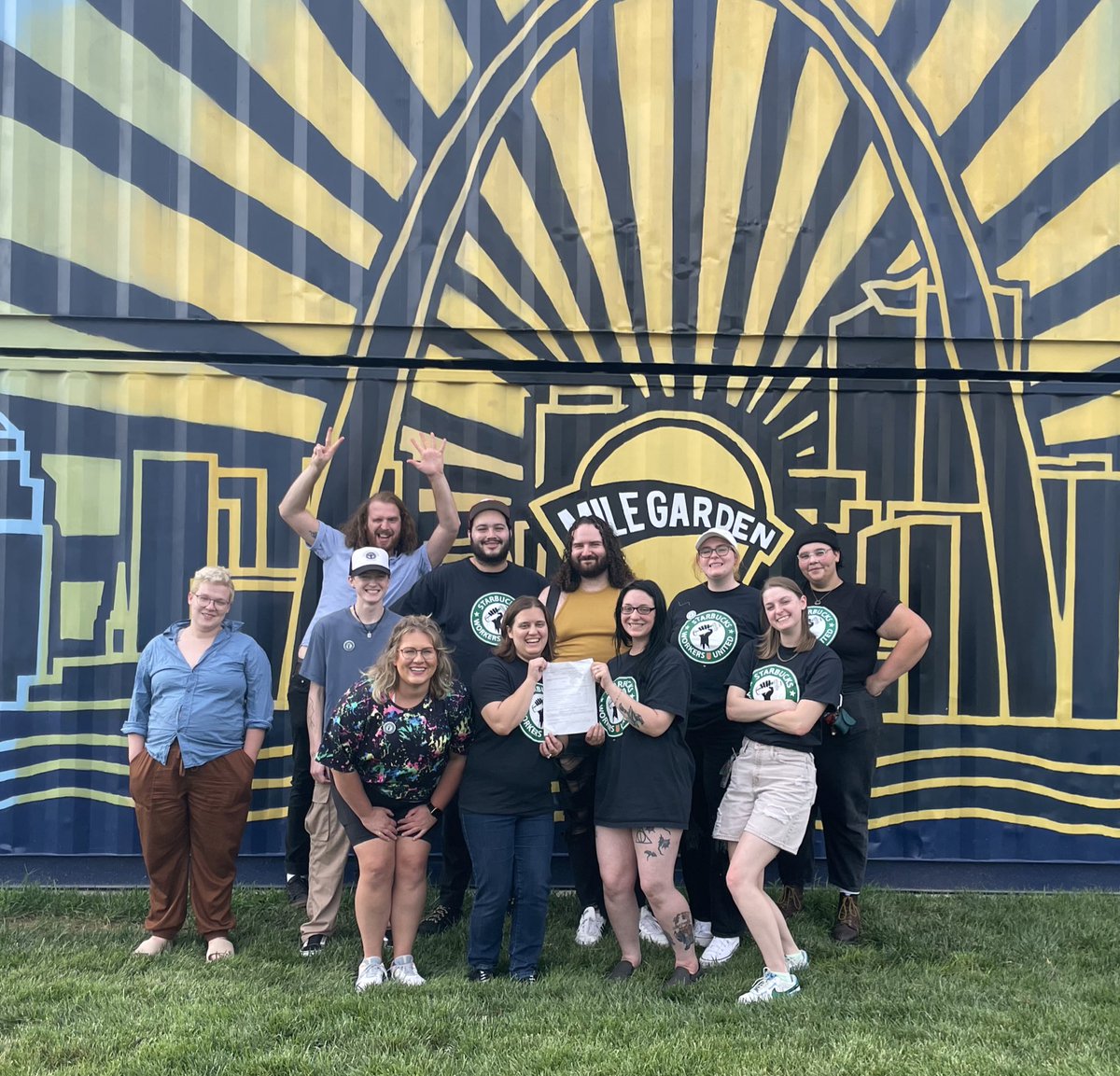 SBWUStLouis's tweet photo. Congratulations to Gravois and Rock Hill on their big win, 14-2!!!! This brings Saint Louis up to 7 union stores! #luckynumber7 https://t.co/Ypeuj5wIrz