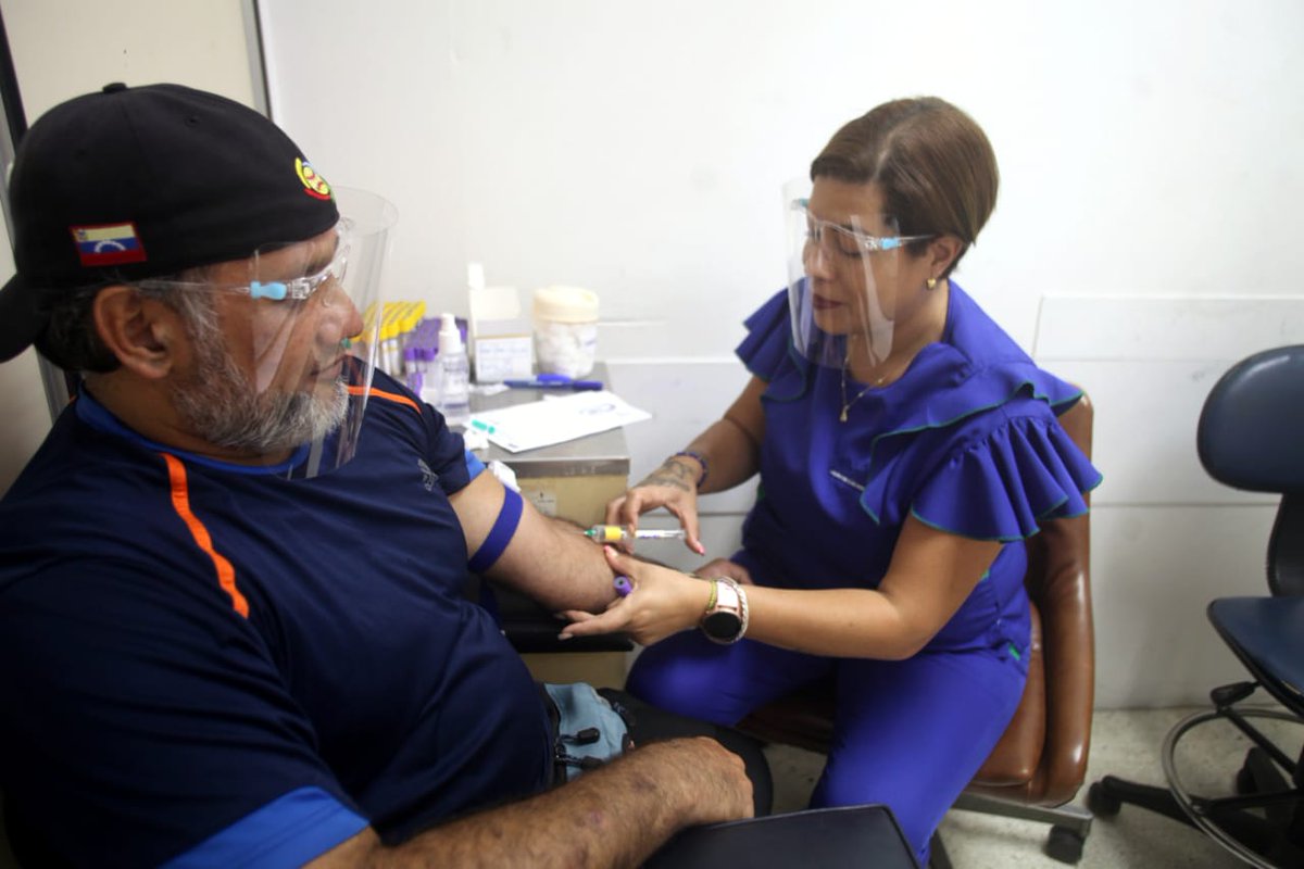 CorpoelecInfo's tweet image. También se contó con la venta de combos proteicos, hortalizas, calzado, artículos de limpieza, alimentos básicos, además de la entrega de medicamentos y ayudas técnicas por parte del #Asoelec.

¡Seguimos garantizando el bienestar de nuestra fuerza trabajadora!