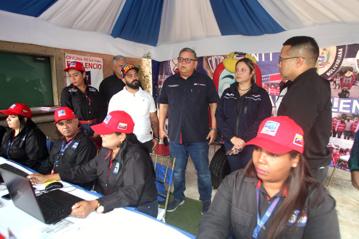 CorpoelecInfo's tweet image. También se contó con la venta de combos proteicos, hortalizas, calzado, artículos de limpieza, alimentos básicos, además de la entrega de medicamentos y ayudas técnicas por parte del #Asoelec.

¡Seguimos garantizando el bienestar de nuestra fuerza trabajadora!