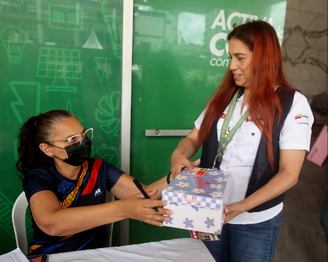 CorpoelecInfo's tweet image. También se contó con la venta de combos proteicos, hortalizas, calzado, artículos de limpieza, alimentos básicos, además de la entrega de medicamentos y ayudas técnicas por parte del #Asoelec.

¡Seguimos garantizando el bienestar de nuestra fuerza trabajadora!