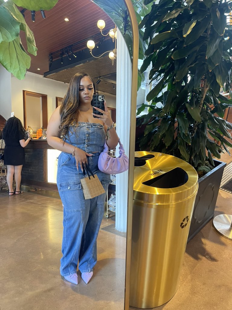 camerondukes20's tweet photo. @ohthatsvickyyy Cam Cam 💕 
Business Administration 
Big 25 
And imma nail tech 😘
IG: @Curedbycam https://t.co/WLzq13yX18