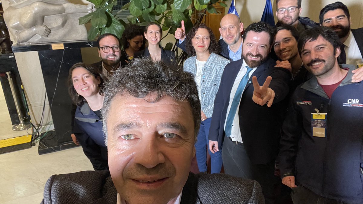 tvalenzuelavt's tweet photo. Día histórico para la agricultura! Se aprobó la #NuevaLeydeRiego en el Congreso.
Un tremendo avance para focalizar el apoyo de la @CNRCHILE en los pequeños y medianos agricultores.
Esto por fin es una realidad y Chile ya cuenta con una reforma del riego, inclusiva y sustentable🌱 https://t.co/luEvuBeecP