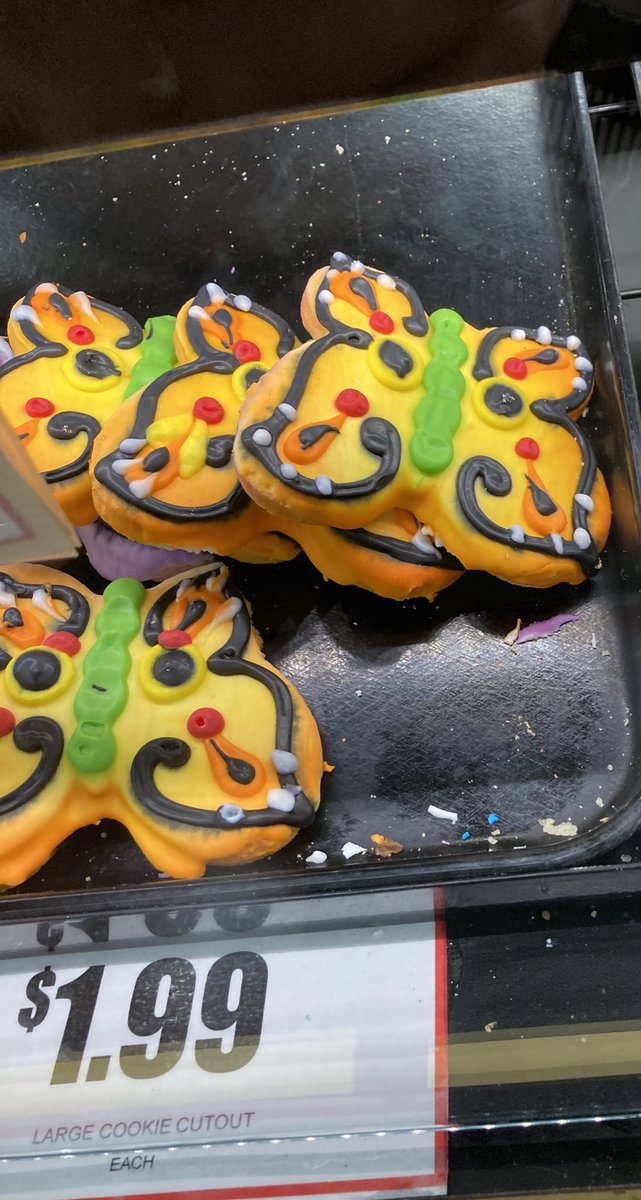 AlohaPete's tweet photo. Aloha happy #BigWeirdWednesday
The people who work in the bakery at #Bashas are artists! Check out them cookies dooozzz! 👽🤙🌈🌈🌈 Good mojo to all those who need it this week! https://t.co/90lH49zgSj