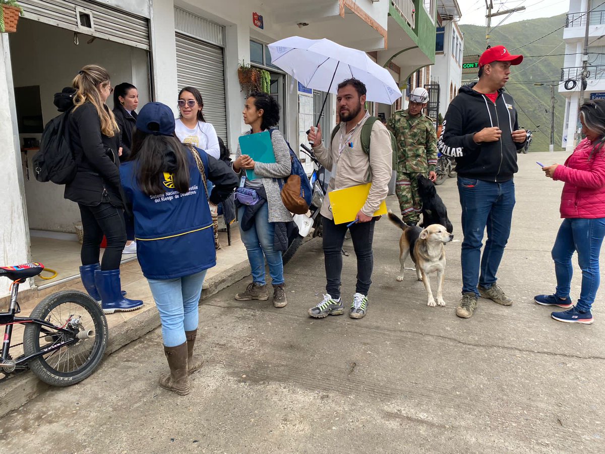 UNGRD's tweet photo. #PresentesEnQuetame | Equipo de #AcciónSocial de la @UNGRD articula gestión institucional de entidades del Sist. Nacional de Gestión del Riesgo de Desastres (#SNGRD) para atender a las personas afectadas por la emergencia que se presentó en este territorio el pasado 17 de julio🧵 https://t.co/gDimJCDzsz