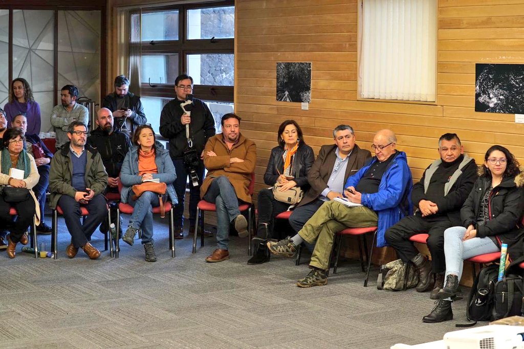 🇨🇱 Conversamos en la Municipalidad de #Llanquihue con autoridades locales, emprendedores del rubro, Asociación de Guías de Los Lagos y Cámaras de Turismo de la #RegiónDeLosLagos 🏞.

🤝🏼 El diálogo público-privado nos permite seguir avanzando y potenciando el #turismo.