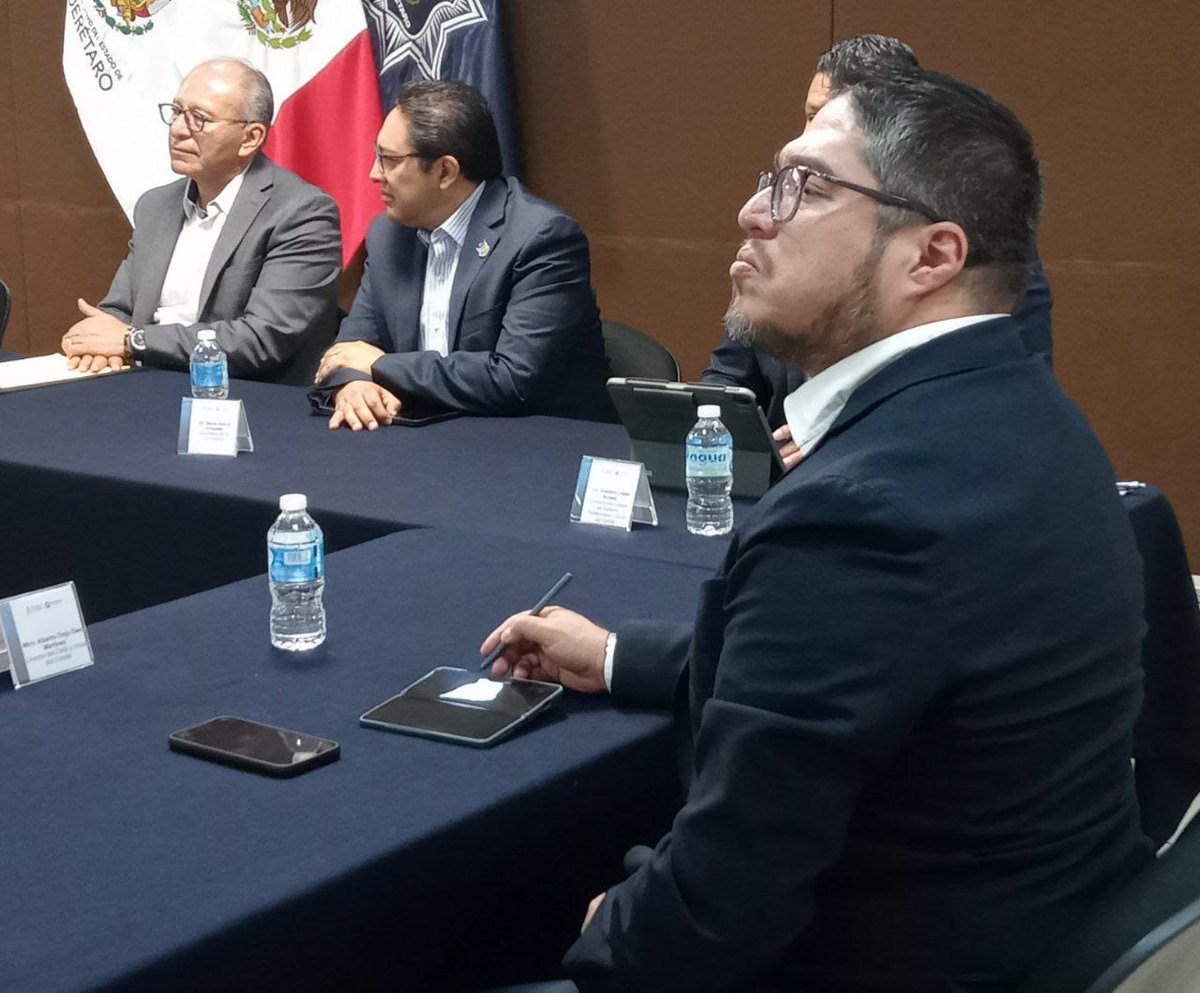 cqcias's tweet photo. Este día el director del @cqcias, Alfredo Trejo Díez Martínez, participó como vocal en la integración del Comité de Ética y Prevención de Conflictos de Intereses del Sector Seguridad con el compromiso de generar la actualización del código de ética y de conducta https://t.co/AimZnWya1o