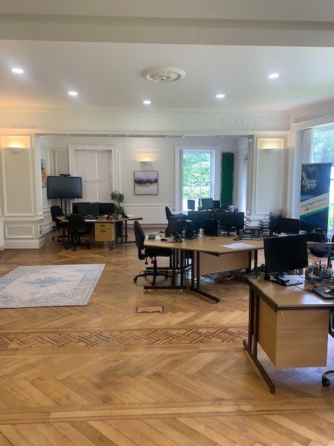 Some more pictures of our growing office!! Head over to our website: @rapidrepairnetwork for more information on our company and the services we provide! 💚