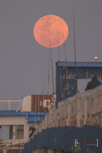 ordobas's tweet photo. Mais fotos da #SuperLua de ontem, 01 de agosto, por aqui no #LitoralNorteRS #CapaodaCanoaRS https://t.co/2Let5zKb0r