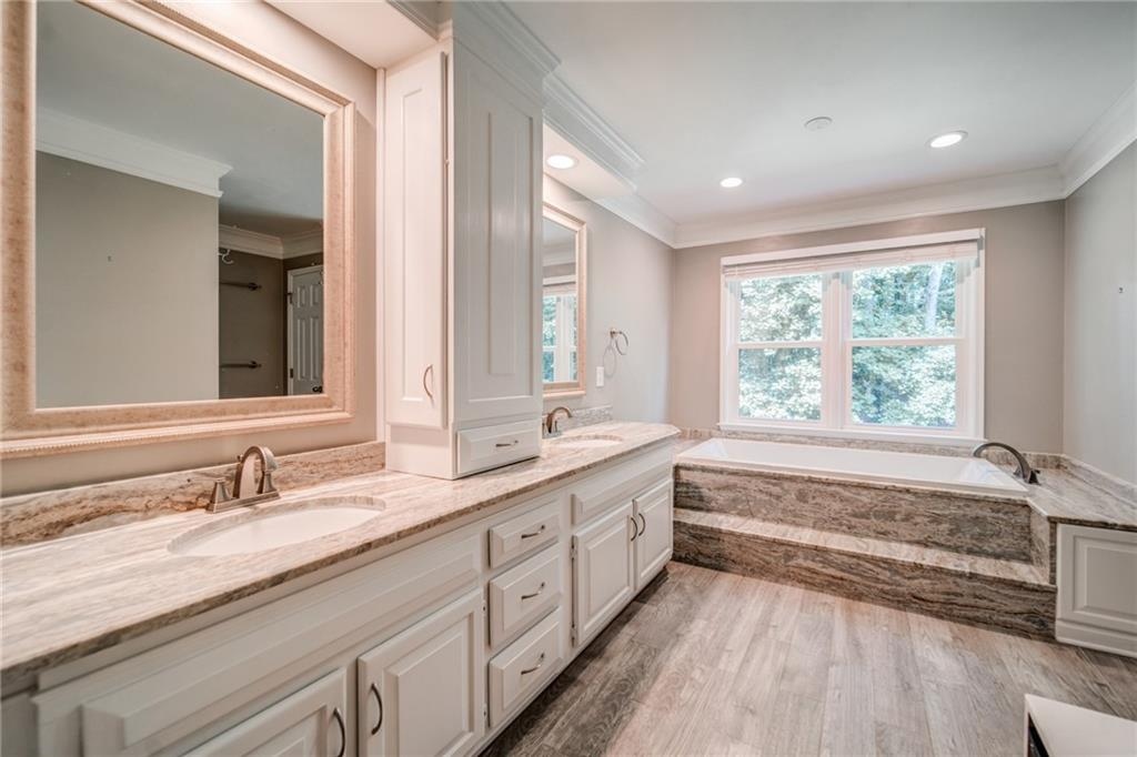 ChuckMacPhee's tweet image. 🏡✨ Exciting News! We're absolutely thrilled for our wonderful clients who have found their dream home right here in Peachtree Corners! 🌳🌻🏡✨ #NewHomeowners #CapeCodStyle #PeachtreeCorners #DreamHome #Congratulations #HappyHome