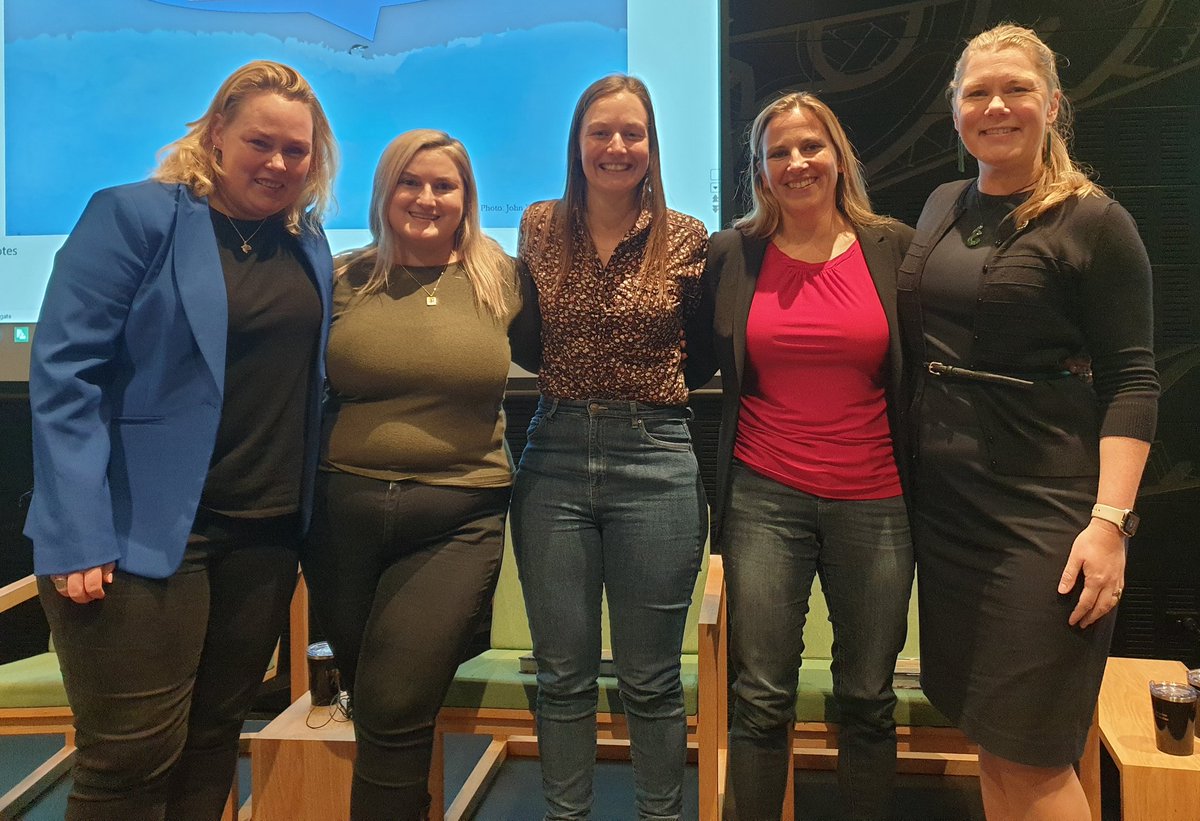 JaszzyJas's tweet photo. On Tuesday evening of #SCARBIOLOGY2023 I had the absolute pleasure to chat #Antarctic stories at Tūranga public library in Christchurch - alongside 4 amazing Antarctic women 🇦🇶🦭🐧👩‍🔬 https://t.co/l2vn5iOtnI