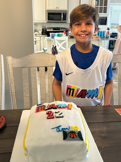 SunnyGettinger's tweet image. Celebrating "Timmy Buckets" 10th birthday with this amazing cake by his Aunt Teresa. Safe to say he's @JimmyButler's #1 FAN! #goHeat