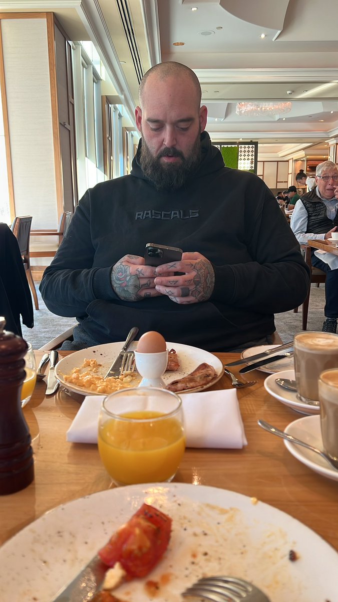 CarlosOMFG's tweet photo. Swept a bunch of builder projects over the last few weeks but forgot the hardest working team I know. 

@JellyCoNFT are literally so slept on right now, it’s obvious the direction they’re going long term 🫡

Swept at breakfast 😎 https://t.co/AaENMCYGJk