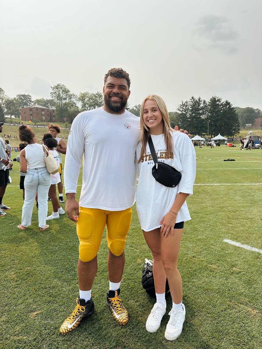 OhioStateWVB's tweet photo. Full circle moment🫶 

@miatuman got to hang out with former Buckeye great Cam Heyward at Steelers training camp today. 
Mia’s dad Jerame played for the Steelers for 9 years where he was a member of the Super Bowl XL winning squad. 
Cam is married to VolleyBuck alum @AllieHeyy https://t.co/XcXi7vxgrW