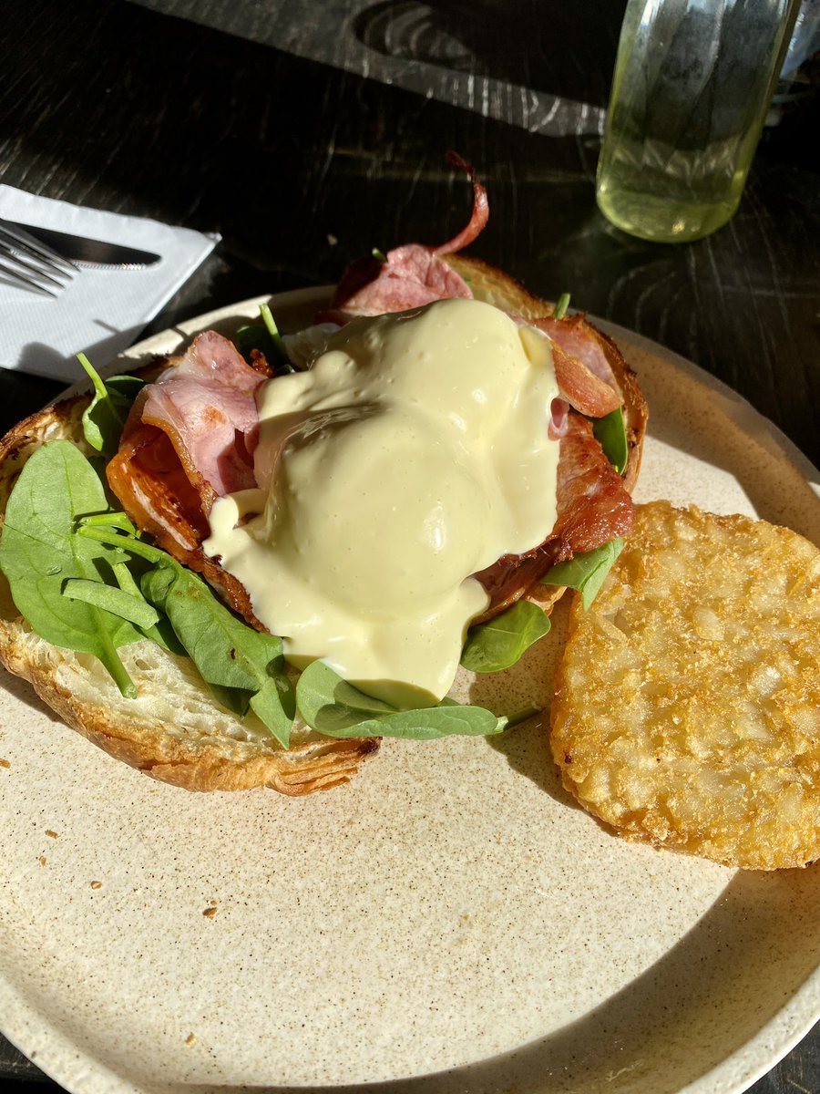 karen_yatesDr's tweet photo. #ThursdayBreakfast Brisvegas style https://t.co/I47WzkCbp2