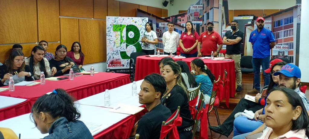 Banavihaldia's tweet photo. #BanavihInforma🗣️||#Banavih e #Intu dictan #Taller de capacitación y formación de Agentes de Fiscalización del Instituto Nacional de Tierras Urbanas a jóvenes de Chamba Juvenil, con el objetivo de certificar a los presentes sobre el marco jurídico de la tenencia de la tierra. https://t.co/cNLF3jtshb