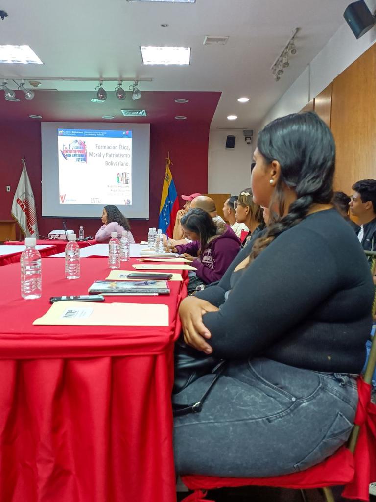 Banavihaldia's tweet photo. #BanavihInforma🗣️||#Banavih e #Intu dictan #Taller de capacitación y formación de Agentes de Fiscalización del Instituto Nacional de Tierras Urbanas a jóvenes de Chamba Juvenil, con el objetivo de certificar a los presentes sobre el marco jurídico de la tenencia de la tierra. https://t.co/cNLF3jtshb