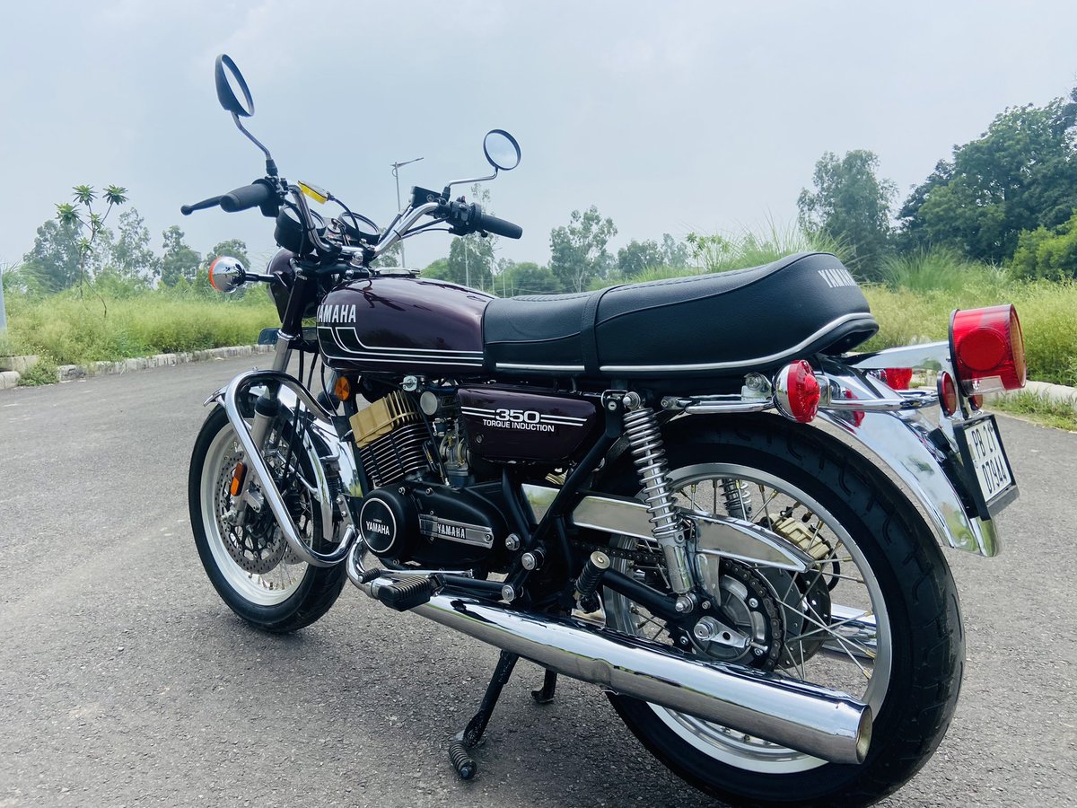 CustomsSmoke's tweet photo. Yamaha rd350 restoration completed! https://t.co/qqSQPkJFp5