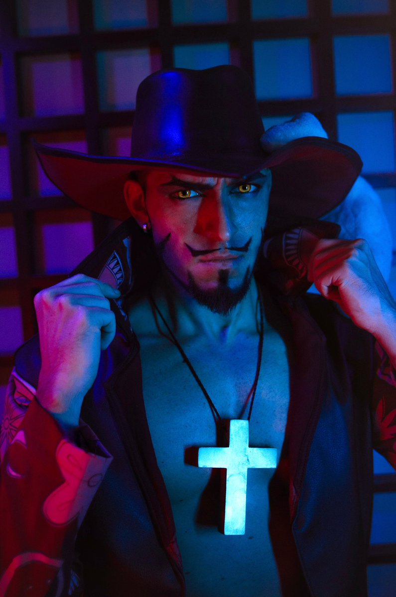 #Mihawk #ONEPIECE  <a href="/onepiecedaiIys/">One Piece</a> Dracule Mihawk Cosplay ✨🏴‍☠️⚔️