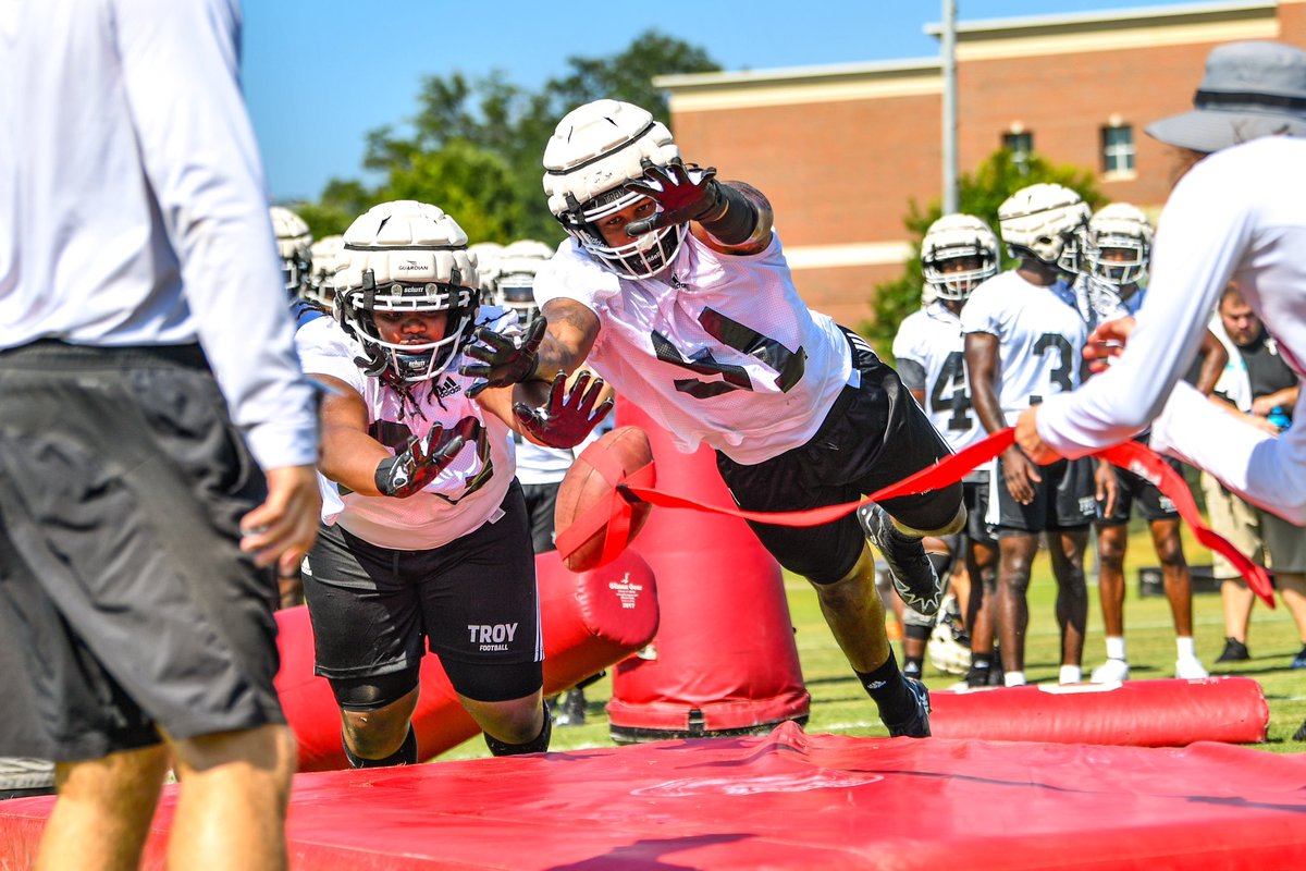 TroyTrojansFB's tweet photo. Day ☝️

#RiseToBuild | #OneTROY ⚔️🏈 https://t.co/IotWNbrHaR