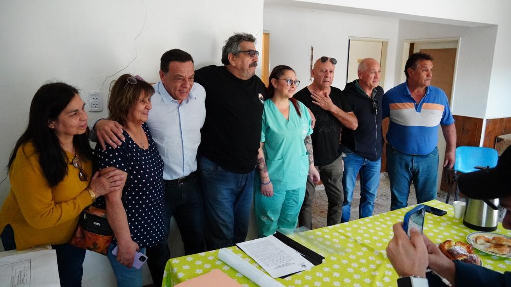 Osvaldo Cáffaro (@caffaroosvaldor) on Twitter photo En el marco de las acciones ya iniciadas en materia de salud hoy cumplí con el compromiso asumido de reabrir el C.A.P. de Villa Nueva, este avance viene acompañado de otras obras que se desarrollarán en #MiCiudad. Seguimos trabajando para mejorar la calidad de nuestros vecinos. En el marco de las acciones ya iniciadas en materia de salud hoy cumplí con el compromiso asumido de reabrir el C.A.P. de Villa Nueva, este avance viene acompañado de otras obras que se desarrollarán en #MiCiudad. Seguimos trabajando para mejorar la calidad de nuestros vecinos.