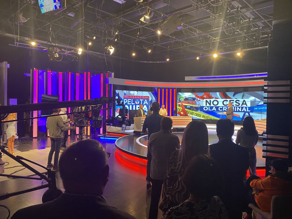 JuliaLoiza's tweet photo. Conversando con Agustín Carbó Lugo, director del Departamento de Modernización de la Red de Puerto Rico, previo a mi comparecencia a @JugandoPelotaPR por @tele11PR ¡Sintoniza! #LoizaFlorece https://t.co/QzjG91dw1y